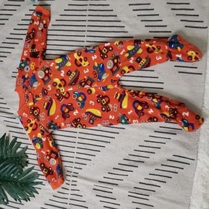 👶🏾Gently worn boys "Carter's"  1 piece jumpsuit size 12-18m